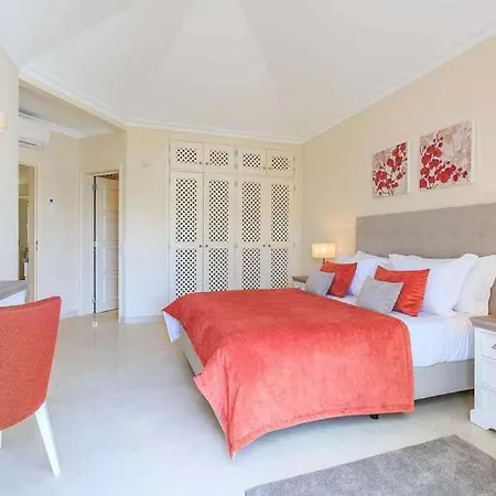 Lejlighed Sleeps 4 With Pool Air Con And Wifi *