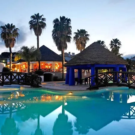 Sleeps 4 With Pool Air Con And Wifi