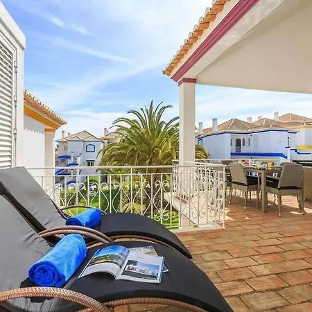Sleeps 4 With Pool Air Con And Wifi *