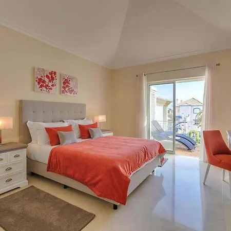 Sleeps 4 With Pool Air Con And Wifi *