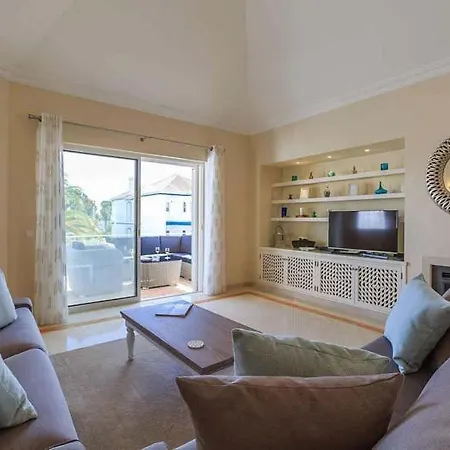 Sleeps 4 With Pool Air Con And Wifi Appartamento