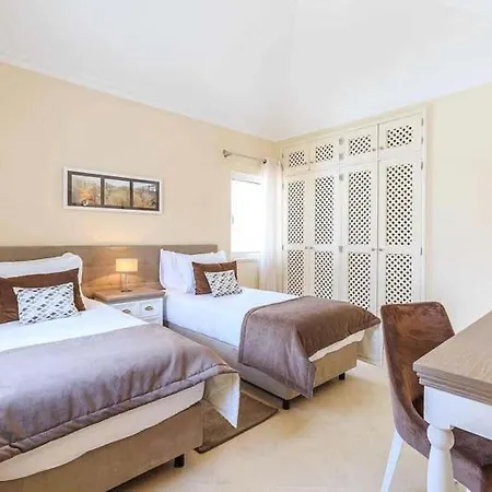 Appartamento Sleeps 4 With Pool Air Con And Wifi *